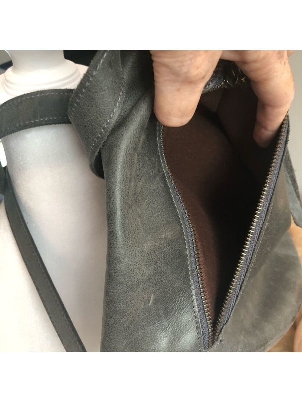 Chen & Derington Crossbody/Shoulder Leather Bag Fold-Over Snap Closure Gray OS - Picture 9 of 15